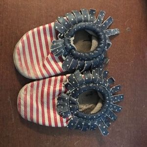5 Pairs of FRESHLY PICKED kids moccs--size 7
